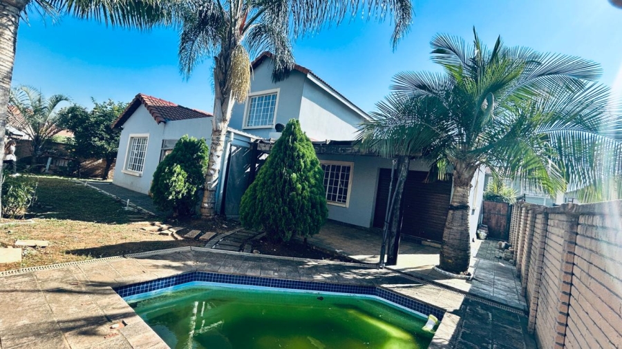 4 Bedroom Property for Sale in Waterkloof East North West